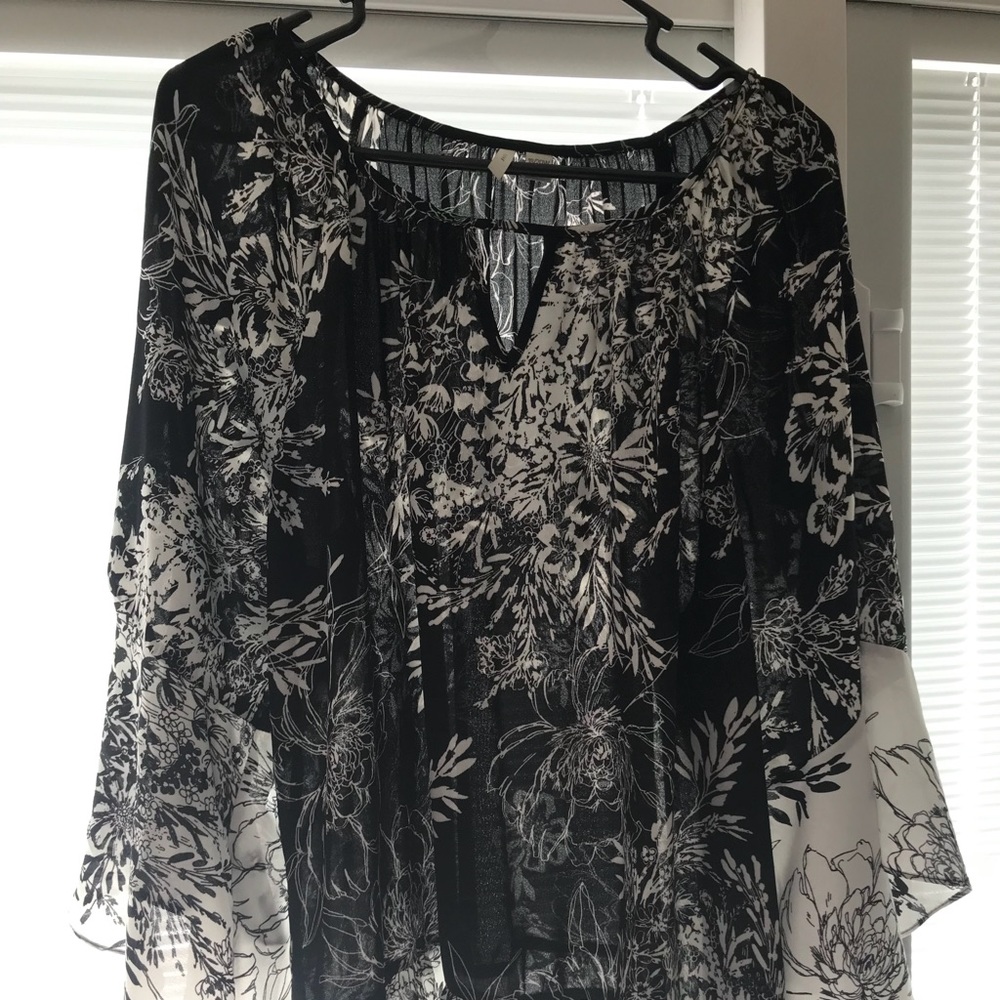 Beautiful Blouse with Ruffle Hem